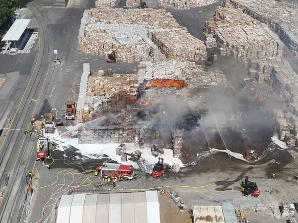 Großbrand in Pitten fordert mehrere Tage unsere Feuerwehrkräfte
