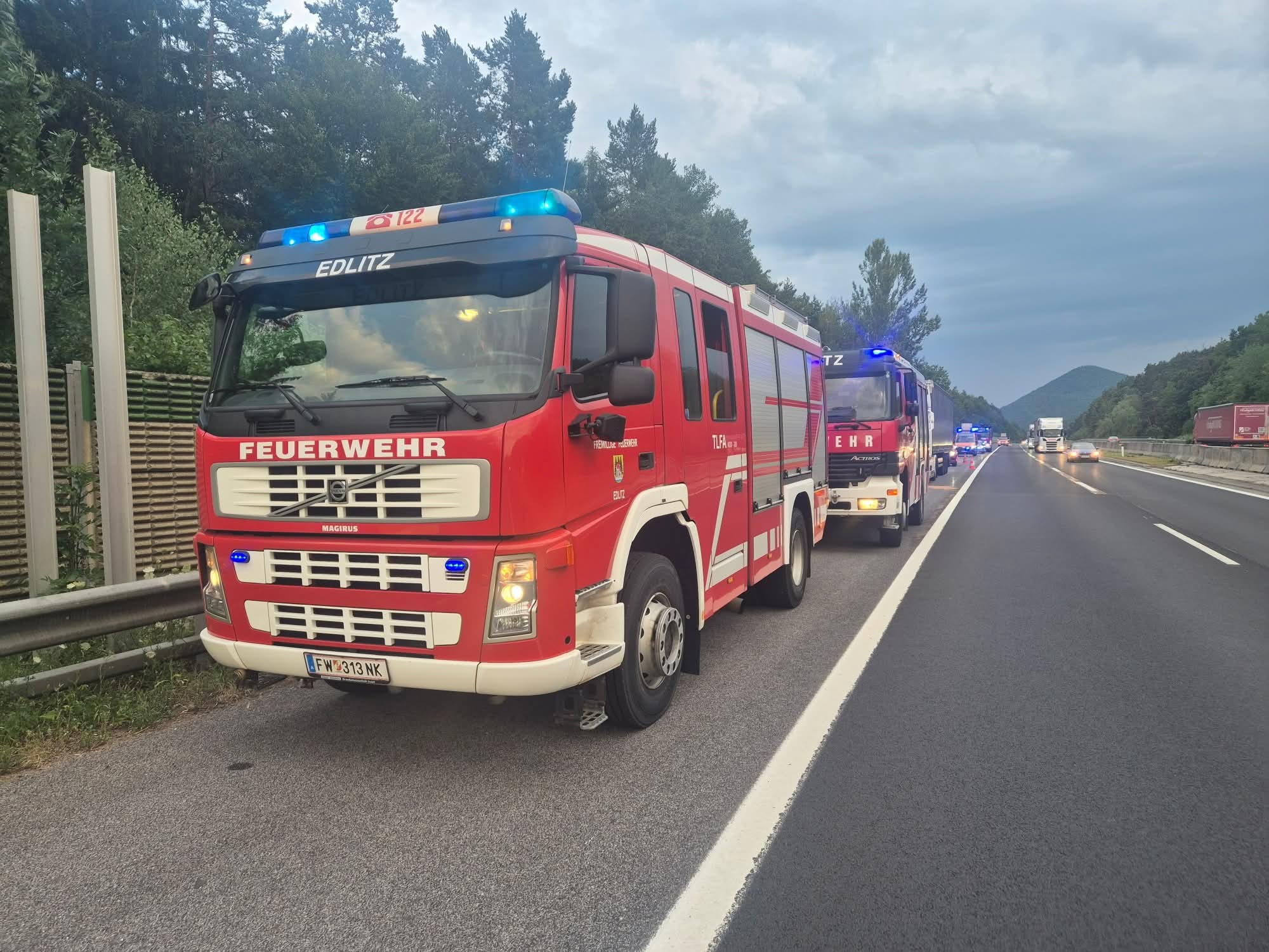 Doppelte LKW Bergung auf der A2